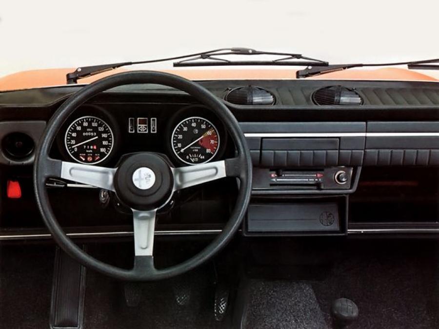 Торпедо Alfa Romeo Alfasud 5m (901) 1976 года  (фото 2 из 3)